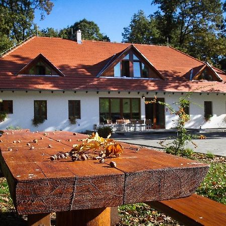 Hodoseri Vadaszhaz Bakonyszentlaszlo Exterior foto