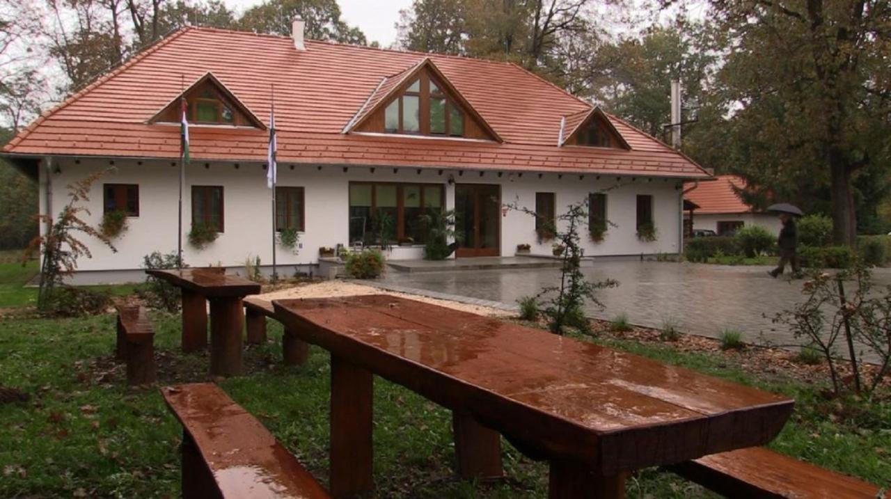 Hodoseri Vadaszhaz Bakonyszentlaszlo Exterior foto
