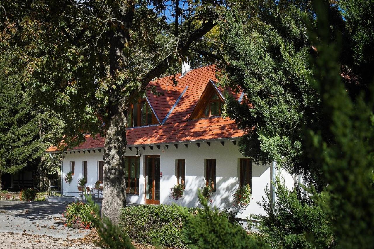 Hodoseri Vadaszhaz Bakonyszentlaszlo Exterior foto