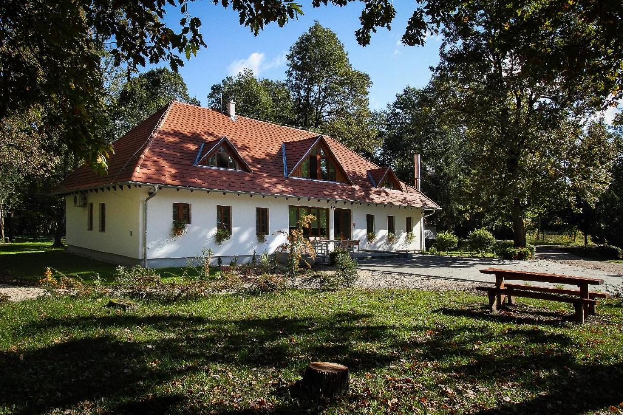 Hodoseri Vadaszhaz Bakonyszentlaszlo Exterior foto